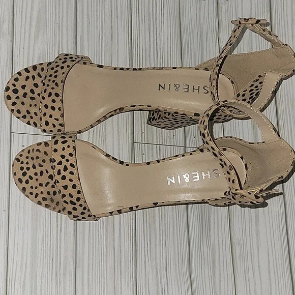 Leopard Pattern Ankle Strap - Picture 2 of 6